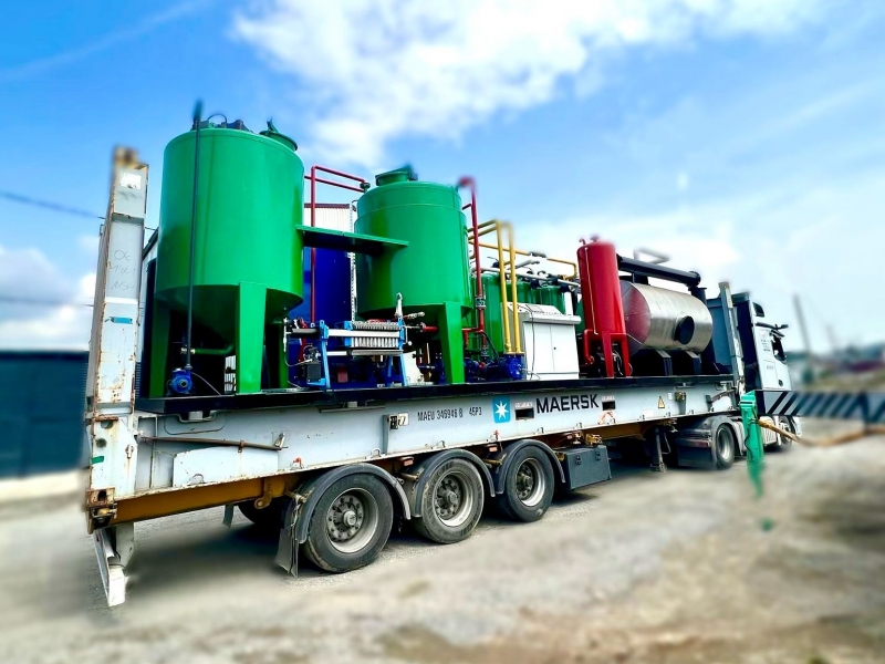 Turnkey installation of waste oil recycling plant by mobile system, mobile mineral oil recovery plant and lubricating oil recovery plant